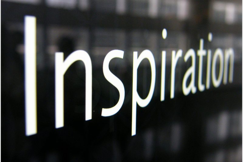 Schild mit Inspiration-Schrift